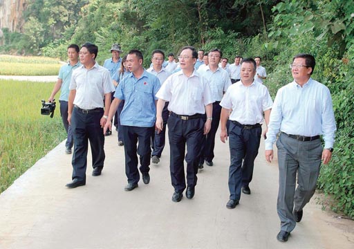 徐福顺到乐鱼（中国） 定点扶贫县开展调研